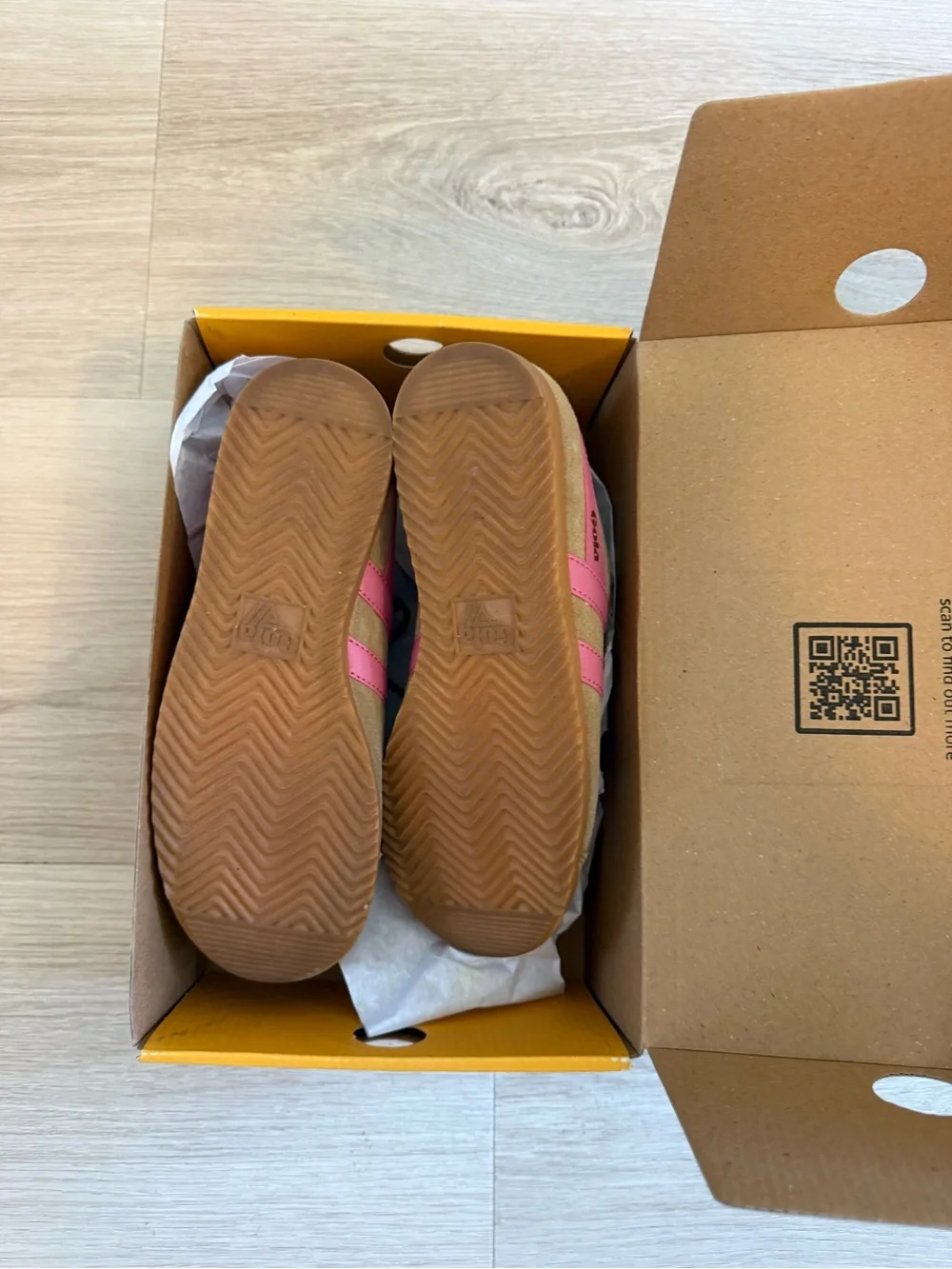 Gola Women's Tan Sneakers with Pink Stripes